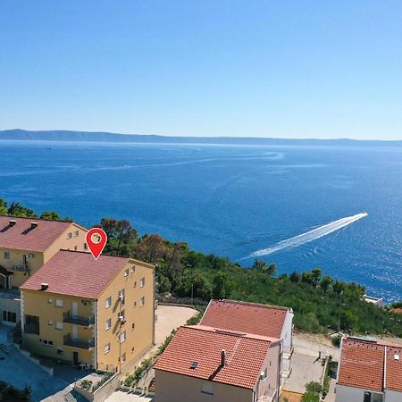 Awesome Apartment In Krvavica With Kitchen Luaran gambar
