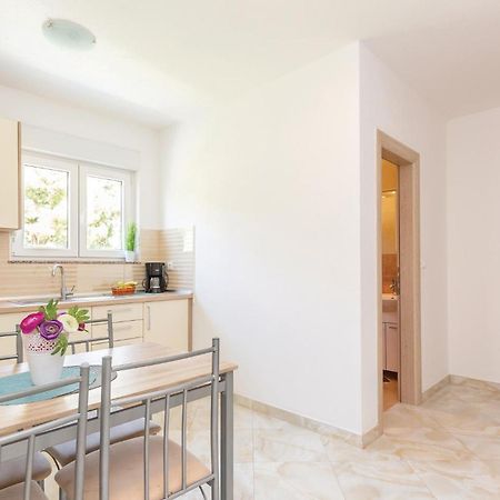 Awesome Apartment In Krvavica With Kitchen Luaran gambar
