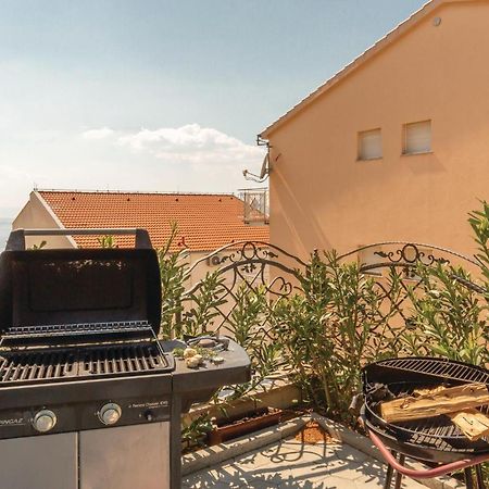 Awesome Apartment In Krvavica With Kitchen Luaran gambar