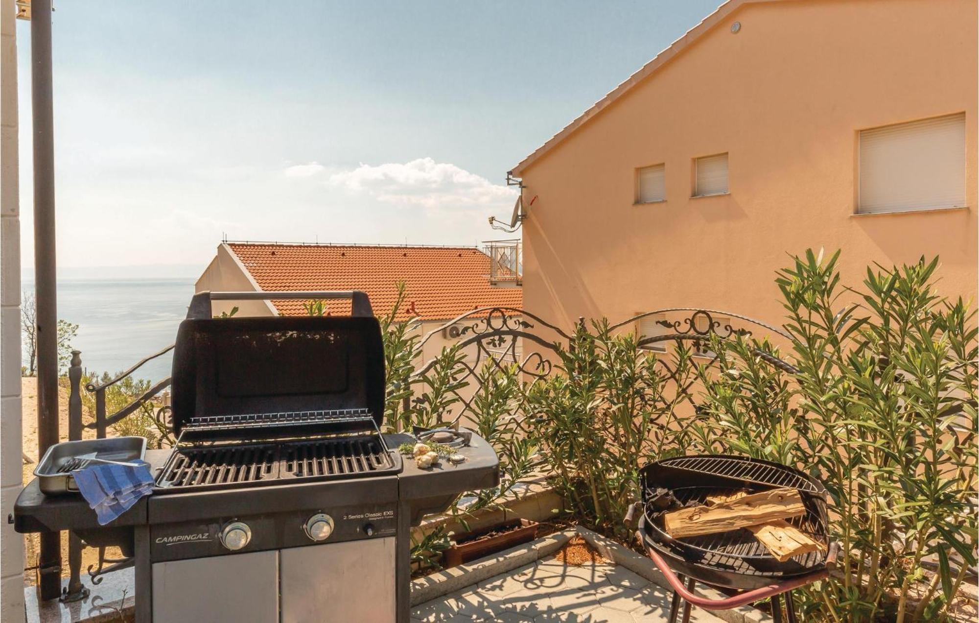 Awesome Apartment In Krvavica With Kitchen Luaran gambar