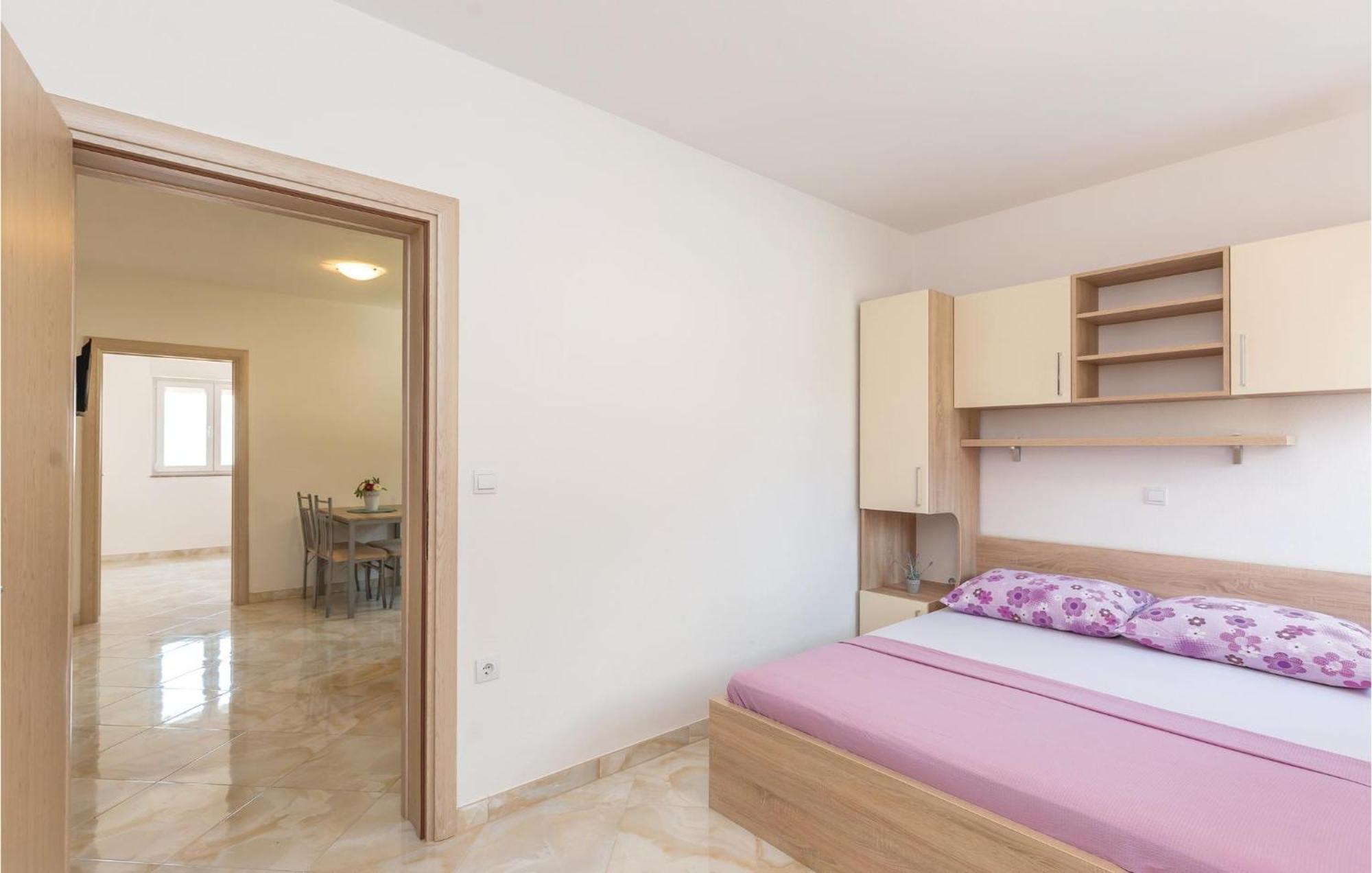 Awesome Apartment In Krvavica With Kitchen Luaran gambar