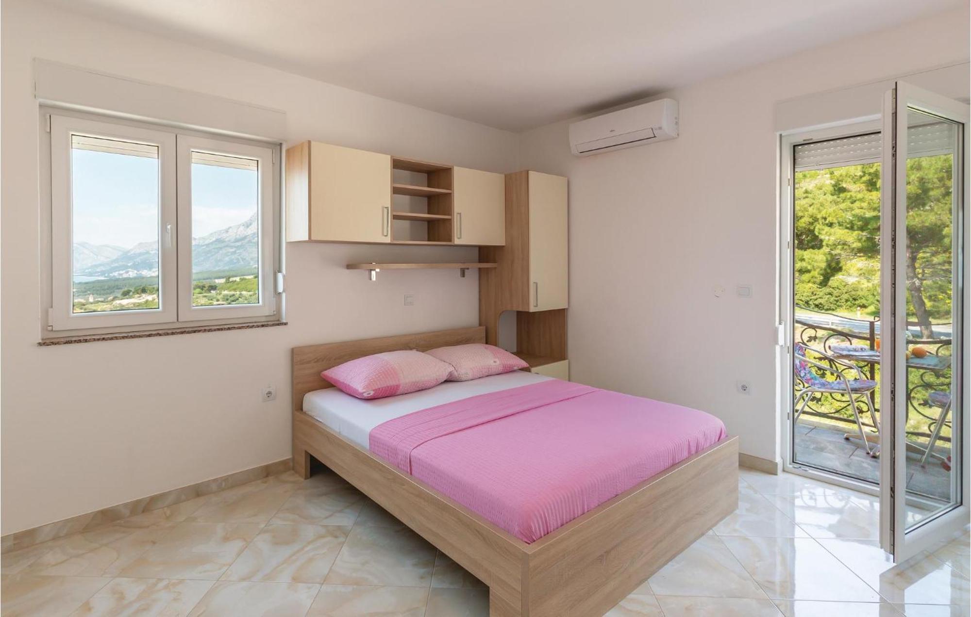 Awesome Apartment In Krvavica With Kitchen Luaran gambar