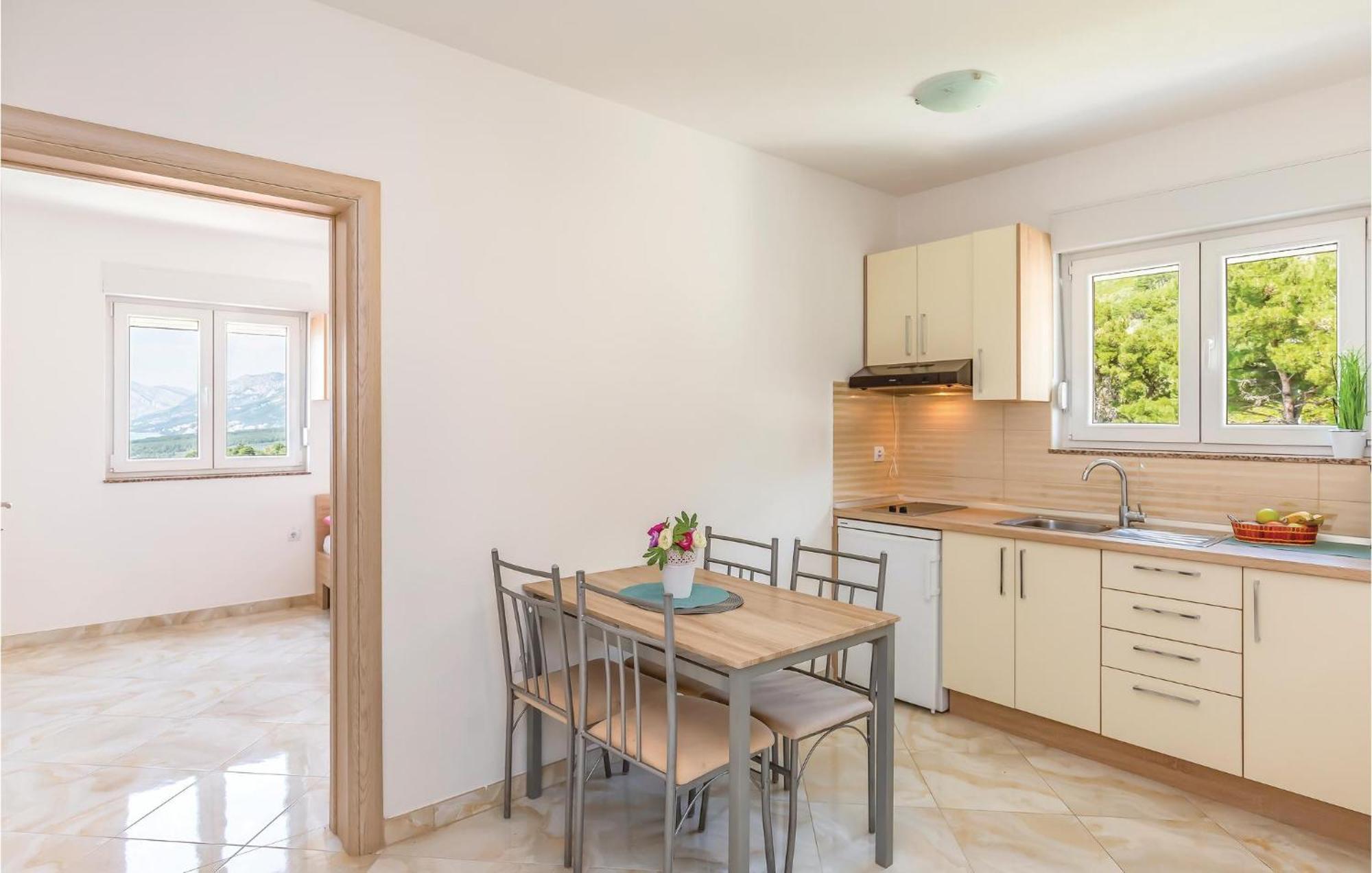 Awesome Apartment In Krvavica With Kitchen Luaran gambar
